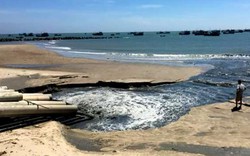 Tạm ngưng dự án xả nước đen ngòm ra biển Bình Thuận