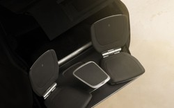 Siêu SUV Rolls-Royce Cullinan có thêm 2 ghế sau khoang hành lý