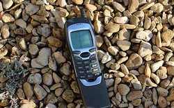 Sau Nokia 8110, cục gạch “1999” Nokia 7110 sẽ được hồi sinh?