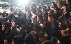 Hàng vạn người dự lễ khai ấn đền Trần trong đêm 14 tháng Giêng