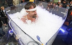 Lí do “Người băng” Hà Lan tắm 2 tiếng trong băng mà không chết rét