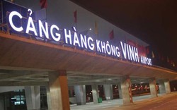 Một người tâm thần vượt nhiều lớp an ninh lên máy bay ở Vinh