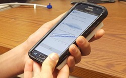 Smartphone có thể đo huyết áp từ ngón tay của người bệnh