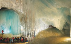 Độc đáo hang động băng giá lớn nhất thế giới