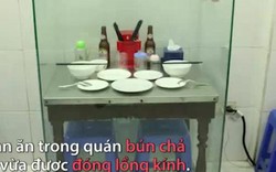 Bàn ghế, bát đũa ông Obama dùng được giữ trong lồng kính hàng bún chả