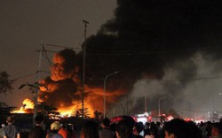 HN: Ngọn lửa khổng lồ bốc lên từ xưởng phế liệu, nhiều người tháo chạy