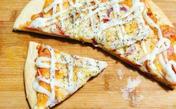 Không ngờ pizza lại dễ làm thế này, cuối tuần rảnh rỗi trổ tài ngay thôi