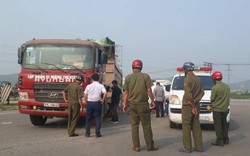 Thai phụ và con trai 4 tuổi tử vong dưới gầm xe tải