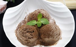 Không cần dùng máy vẫn làm được kem chocolate mịn mượt mát lịm nhờ công thức này