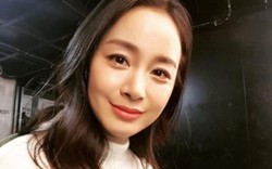 Kim Tae Hee rạng rỡ xuất hiện lần đầu sau khi sinh con