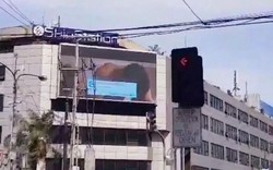 Video khiêu dâm bất ngờ xuất hiện trên đường phố Philippines