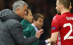 Bị chỉ trích, Shaw "đáp trả" Mourinho khiến CĐV M.U vui mừng