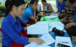 Lâm Đồng: Hàng trăm giáo viên mang nợ "trên trời rơi xuống"
