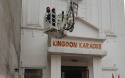 Ảnh, clip: Khoan tường vào bên trong karaoke Kingdom để dập lửa