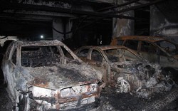Nhiều xe Mercedes, Lexus cháy trơ khung trong hầm chung cư Carina