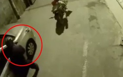 Clip: "Đạo chích" mang bao tải đi trộm gương ô tô