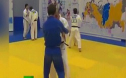 Xem Putin đấu vật judo với tướng cấp cao Ba Lan