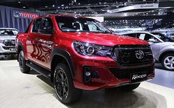 Toyota Hilux "facelift" Revo Rocco - Giá bán từ 380 triệu đồng