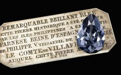 Kim cương xanh hoàng gia lần đầu được bán đấu giá sau 300 năm