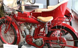 Ngắm xế cổ 1915 Indian Big Twin giá 2 tỷ đồng