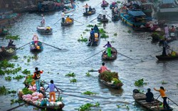 "Chơi thuyền hoa trên sông" lần đầu tiên xuất hiện ở miền Tây