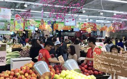ẢNH: Người Hà Nội vào siêu thị sắm Tết trước một tháng