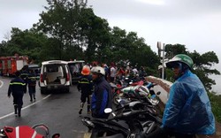 NÓNG: Xe khách chở hơn 20 người lao xuống vực trên đèo Hải Vân