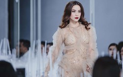 Hồ Ngọc Hà khoe vẻ gợi cảm nổi bật giữa dàn siêu mẫu trên sàn catwalk