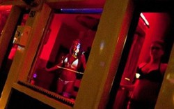 Gái mại dâm ở phố đèn đỏ Hà Lan “khốn đốn” vì khách du lịch