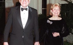 Người vợ tỷ phú Warren Buffett giới thiệu bạn gái thân bầu bạn với chồng