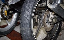 Bảo dưỡng xe máy cuối năm: CẨN TRỌNG với săm lốp