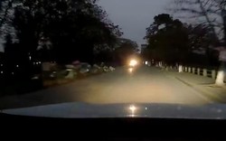 Bật đèn pha chói lóa, tài xế suýt bị đâm xe để dằn mặt