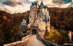 Chiêm ngưỡng lâu đài 850 năm tuổi mang vẻ đẹp bí ẩn ở Đức