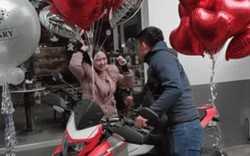 NÓNG: Vợ trẻ chi nửa tỷ mua xe Ducati tặng chồng nhân kỉ niệm ngày cưới