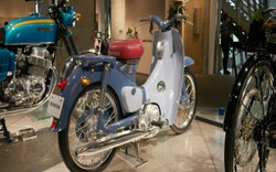 Ngắm kim vàng giọt lệ Honda Super Cub nửa thế kỷ vẫn đẹp long lanh