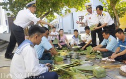 Ảnh: Trường Sa đụng lợn, gói bánh chưng "đặc biệt" rộn ràng đón Tết