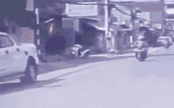 Va chạm với bé trai chạy sang đường, người phụ nữ bị tài xế ô tô tát cú "trời giáng"