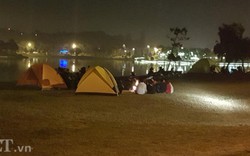 Đà Lạt "cháy" phòng, du khách dựng trại ngủ quanh Hồ Xuân Hương