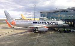 Máy bay Jetstar Pacific hạ cánh khẩn cấp cứu hành khách