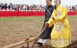 Ảnh, Clip: "Vua" đi cày đầu năm tại lễ hội Tịch Điền