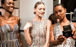 Hậu trường tràn ngập thiên thần nội y của show Công Trí tại NYFW