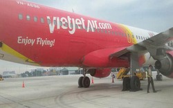 Máy bay VietJet nổ lốp ở sân bay Tân Sơn Nhất