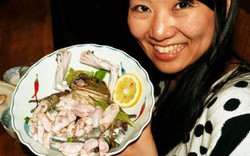 Sashimi ếch và sinh tố ếch sống thách thức sự can đảm của thực khách