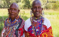 Bộ tộc kỳ lạ ở châu Phi, phụ nữ cạo trọc đầu, đàn ông xỏ khuyên tai