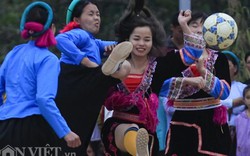 ẢNH: Xem các cô gái dân tộc mặc váy đá bóng ở Quảng Ninh