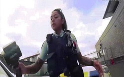 Nữ cảnh sát New Zealand xinh đẹp gây “bão” khi tự quay một ngày làm việc