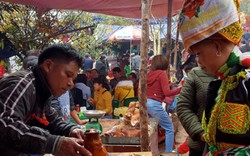 Trăm con lợn vàng ruộm nức mũi tại lễ hội chùa Bắc Nga nơi xứ Lạng