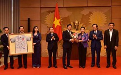 Chủ tịch Quốc hội biểu dương Văn Phú – Invest vì những đóng góp cho cộng đồng