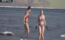 Rét run khi xem 4 cô gái mặc bikini xinh đẹp tắm nước đóng băng