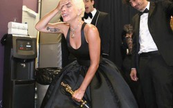 Lady Gaga bật khóc nức nở, nắm chặt tượng vàng Oscar đầu tiên của sự nghiệp